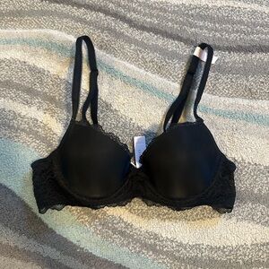VICTORIA SECRET LIGHTLY LINED PUSH UP BRA